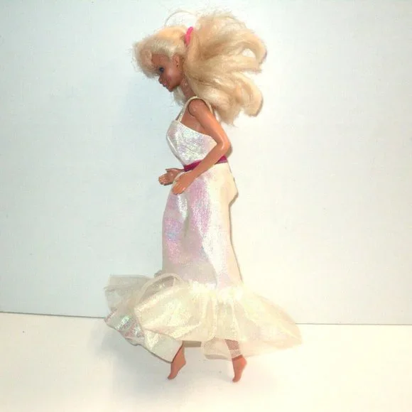 Barbie Crystal Superstar Doll 1966 White Iridescent Gown Defects-Leg Spots - Picture 4 of 12